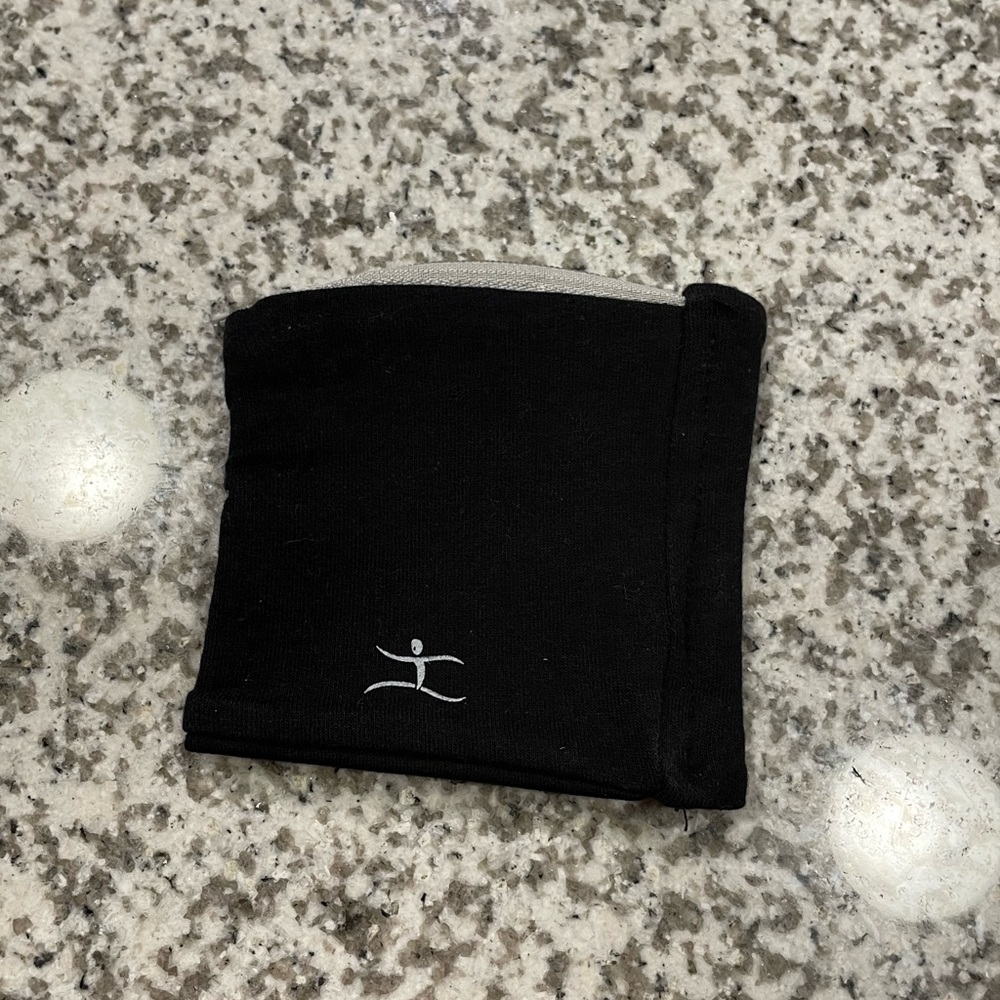 NWOT Running armband with zipper pocket